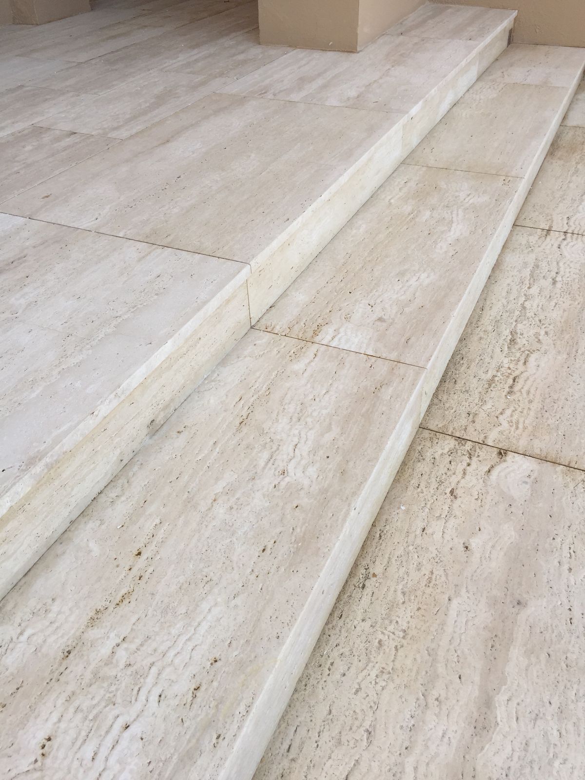 Light Travertine Vein Cut