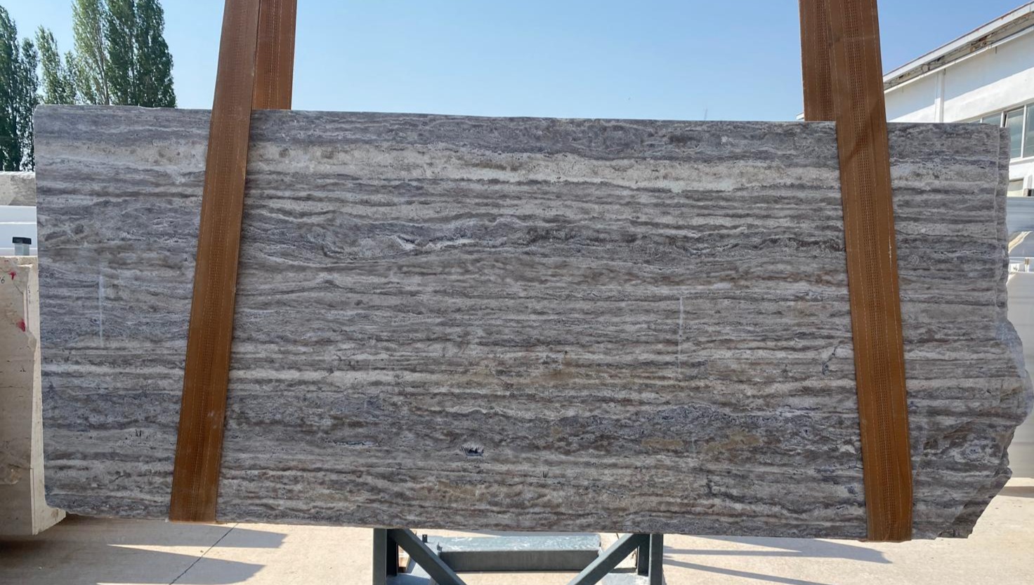 Silver Travertine Vein Cut